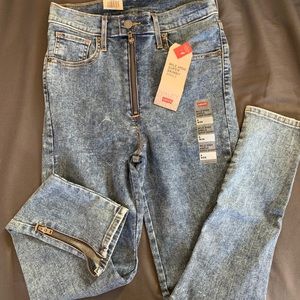 High waisted Levi jeans